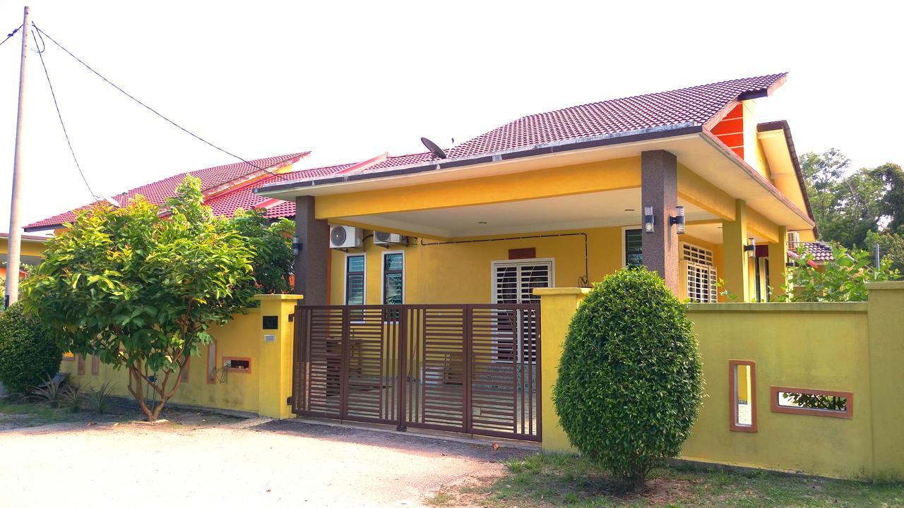 Amera Homestay Chukai ภายนอก รูปภาพ