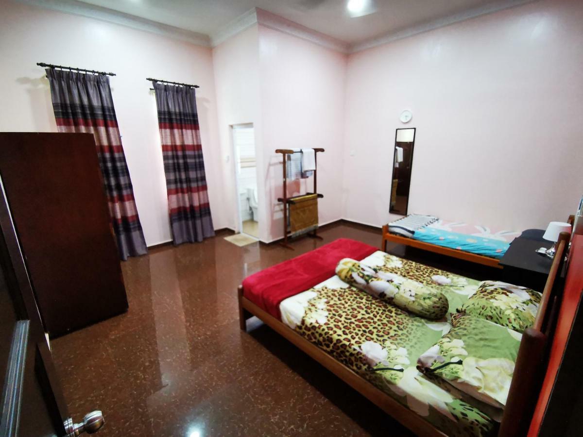 Amera Homestay Chukai ภายนอก รูปภาพ